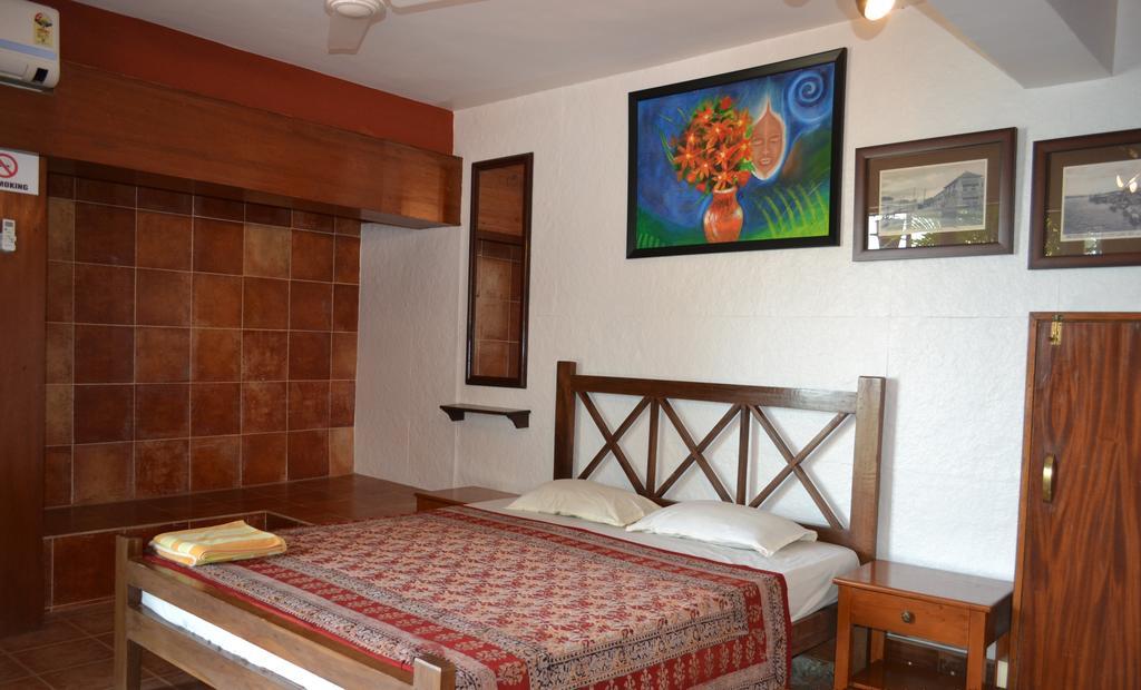 Casa Tropicana - Hotel & Homestays Panaji Bilik gambar